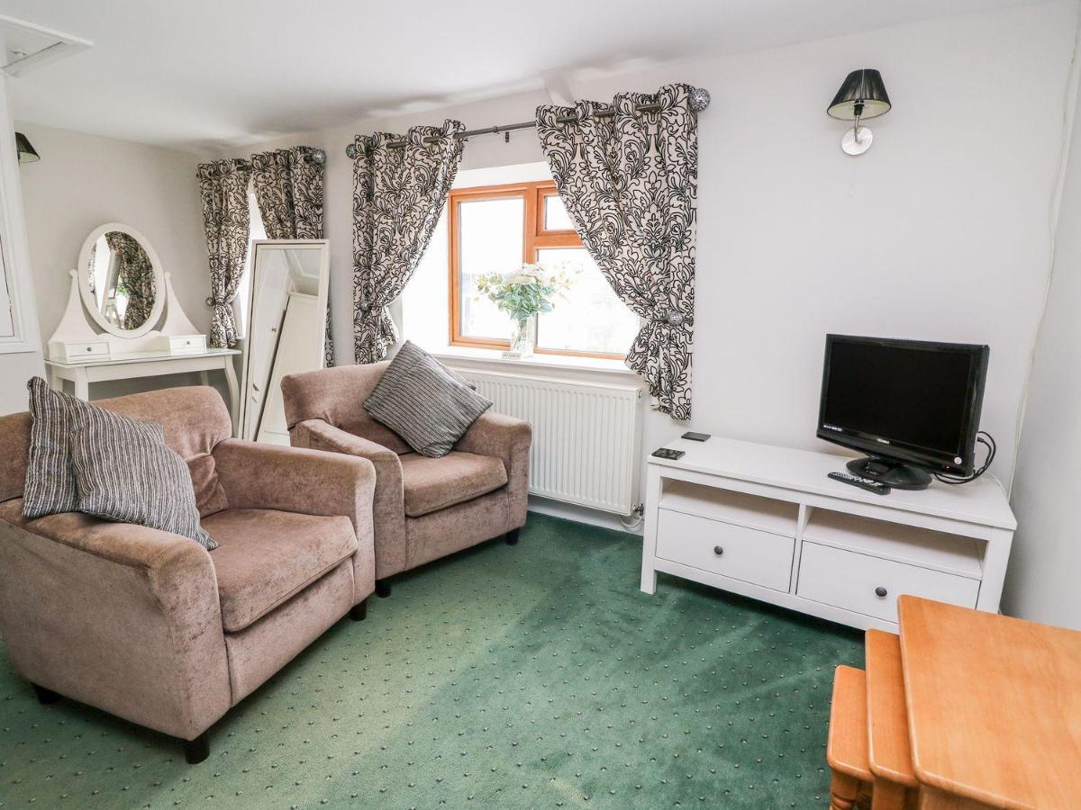 Triangle Inn Coachouse Rhayader Esterno foto
