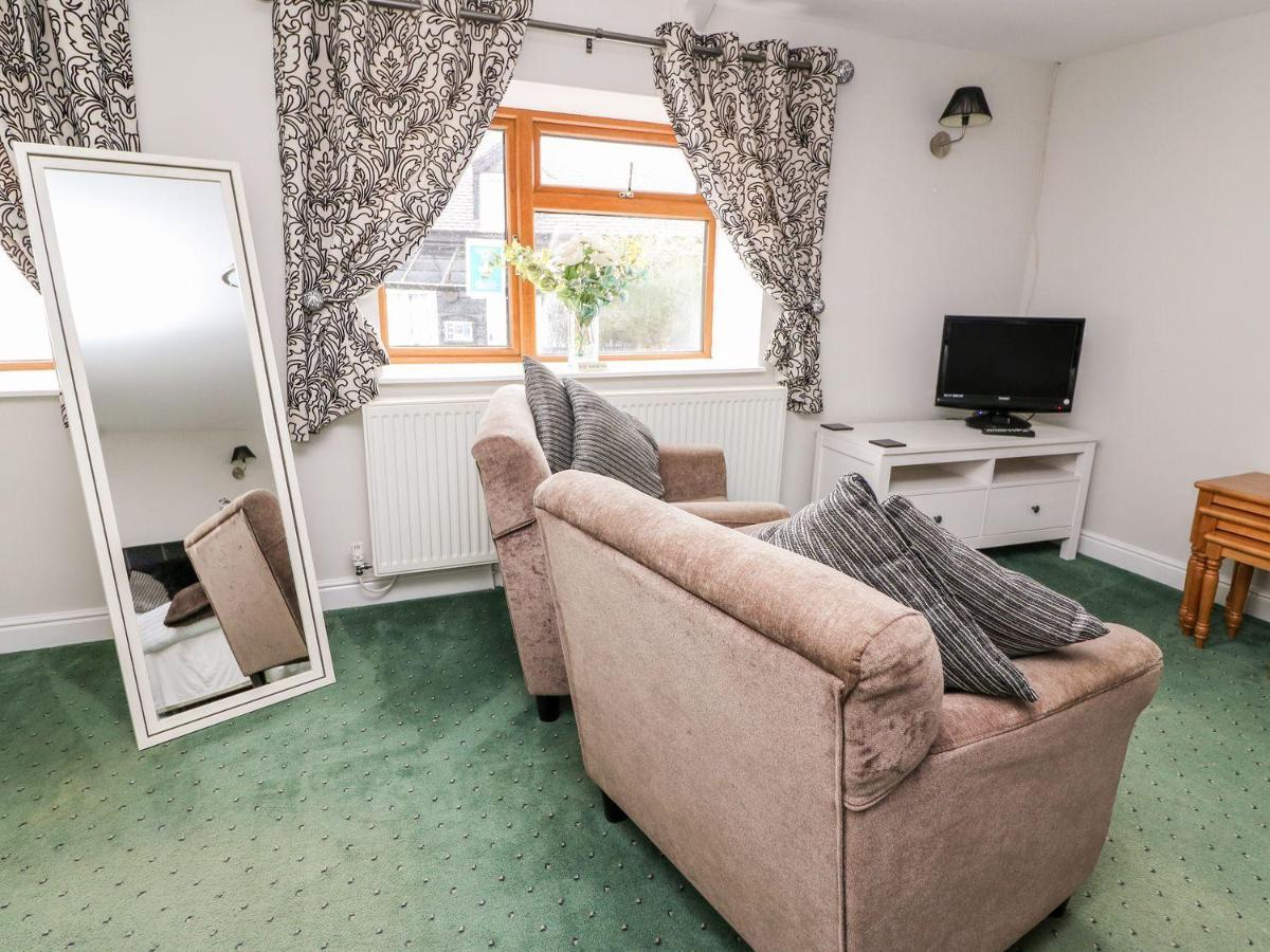 Triangle Inn Coachouse Rhayader Esterno foto
