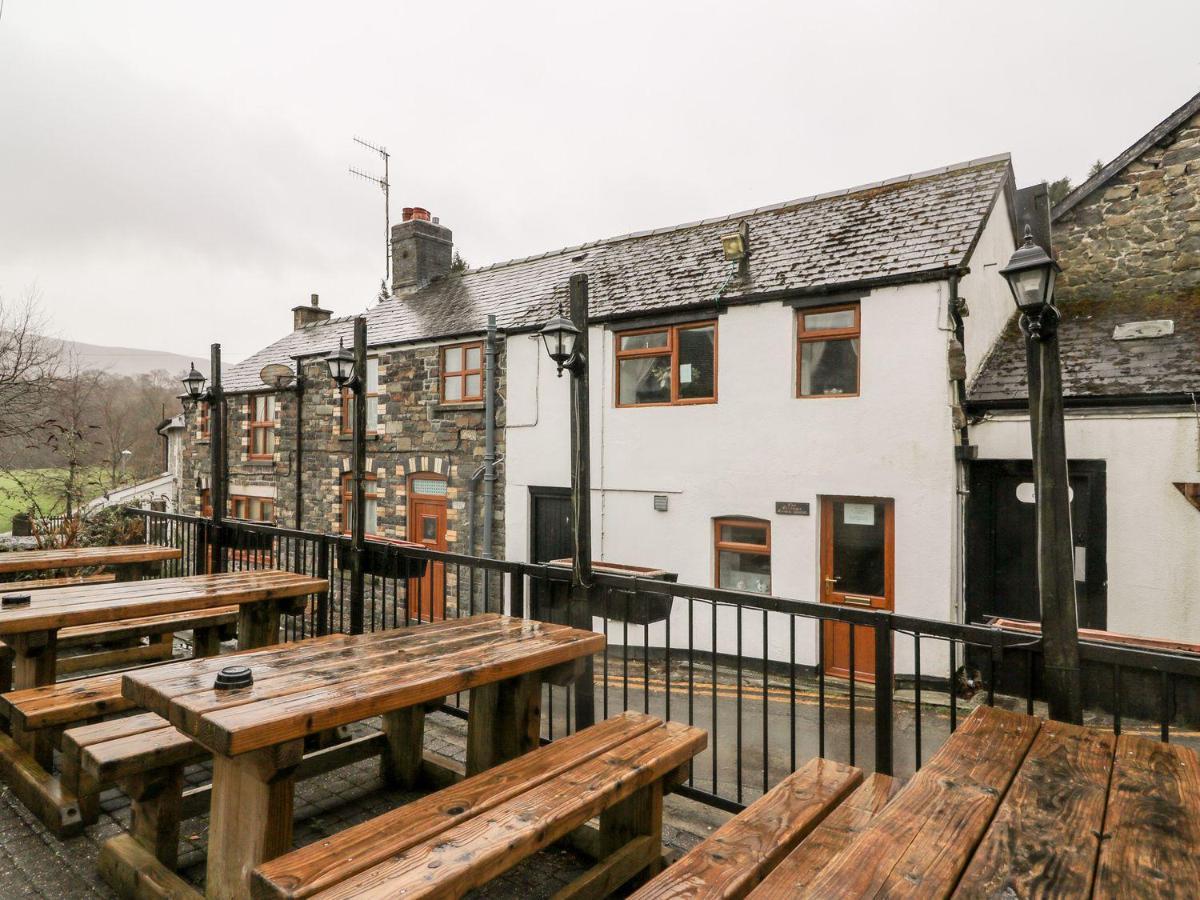 Triangle Inn Coachouse Rhayader Esterno foto